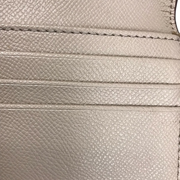 Coach Checkbook Wallet in Pebble Leather Taupe EUC - Picture 4 of 7